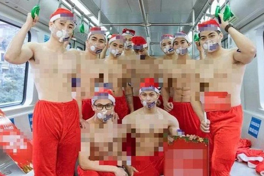 Xử phạt 137 triệu đồng vụ cởi trần quảng cáo trên tàu điện