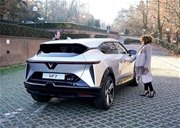 Tại sao VinFast dừng sản xuất xe xăng khi doanh số rất tốt?!